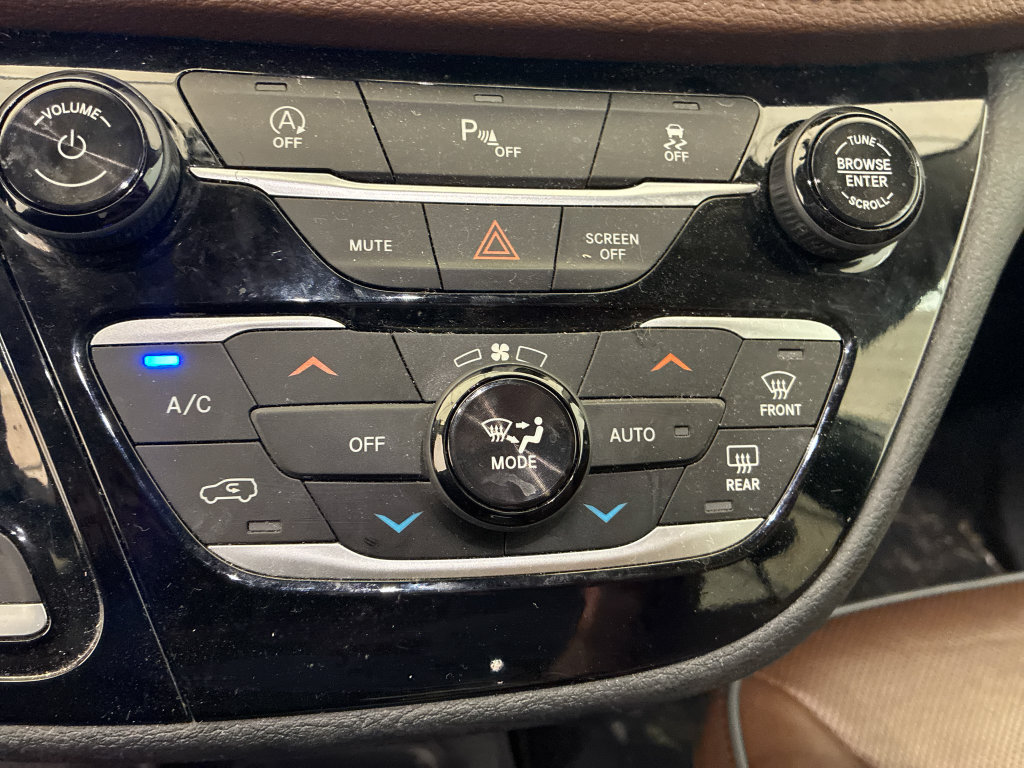 Used 2019 Chrysler Pacifica Limited FWD image 15