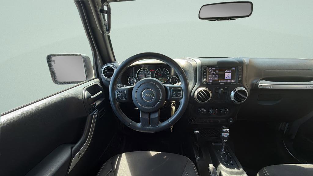 Used 2018 Jeep Wrangler Sahara w/ Connectivity Group AWD/4WD image 15