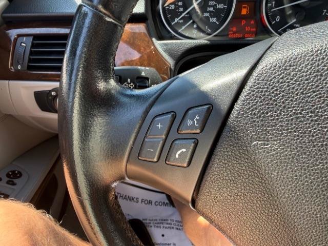 Used 2011 BMW 328i xDrive Sedan AWD/4WD image 25