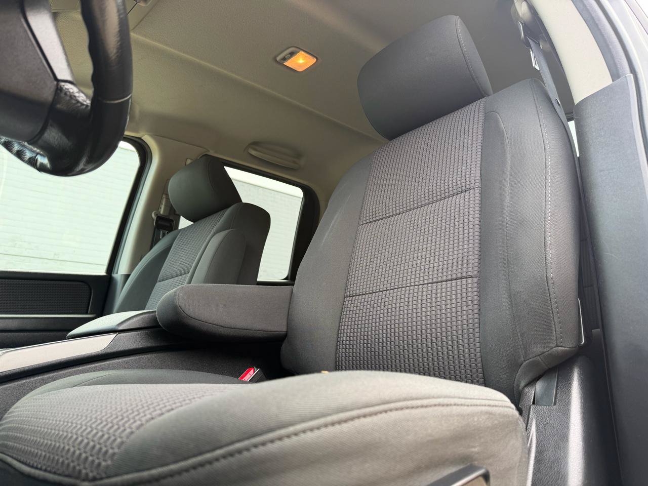 Used 2011 Nissan Titan SV w/ SV Premium Utility Pkg AWD/4WD image 10