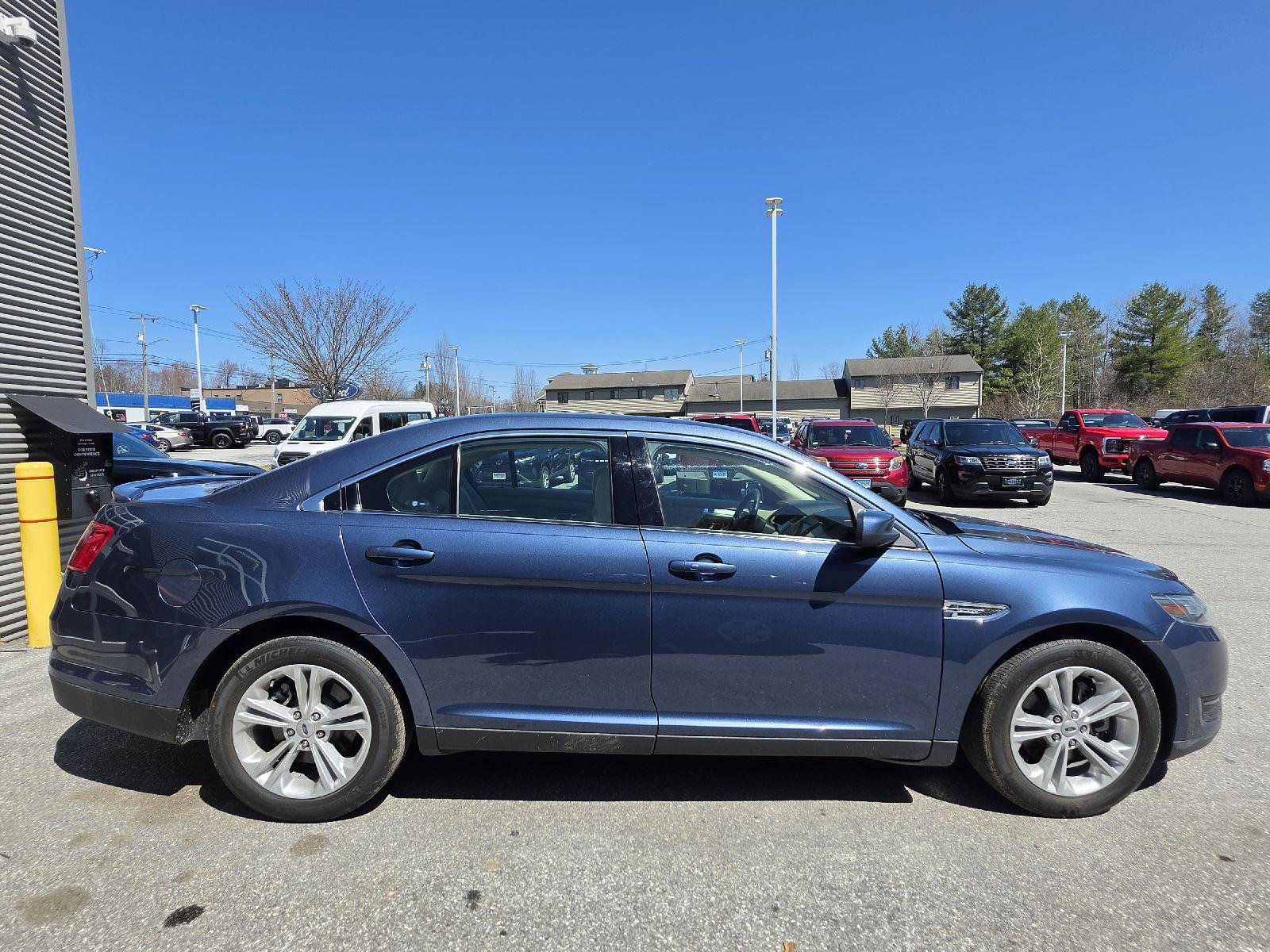 Used 2018 Ford Taurus SEL w/ Equipment Group 201A image 2