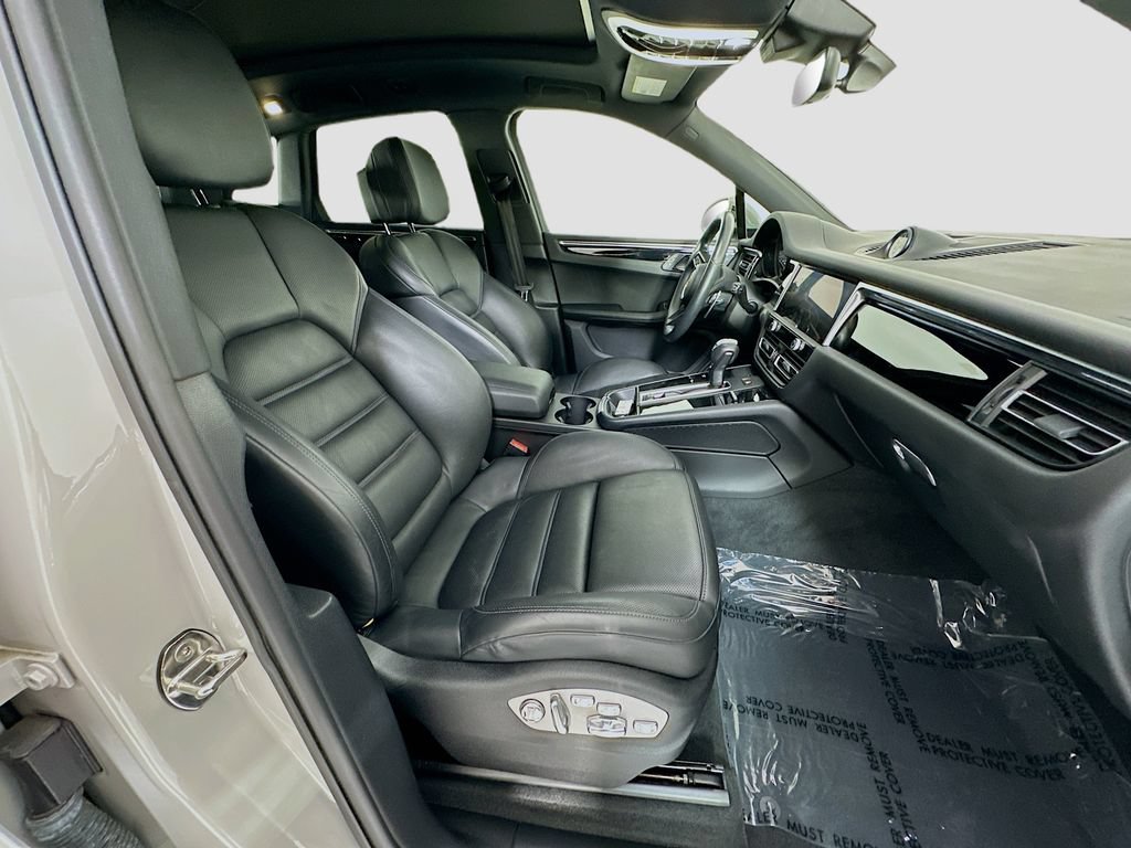 Certified 2022 Porsche Macan S AWD/4WD image 30