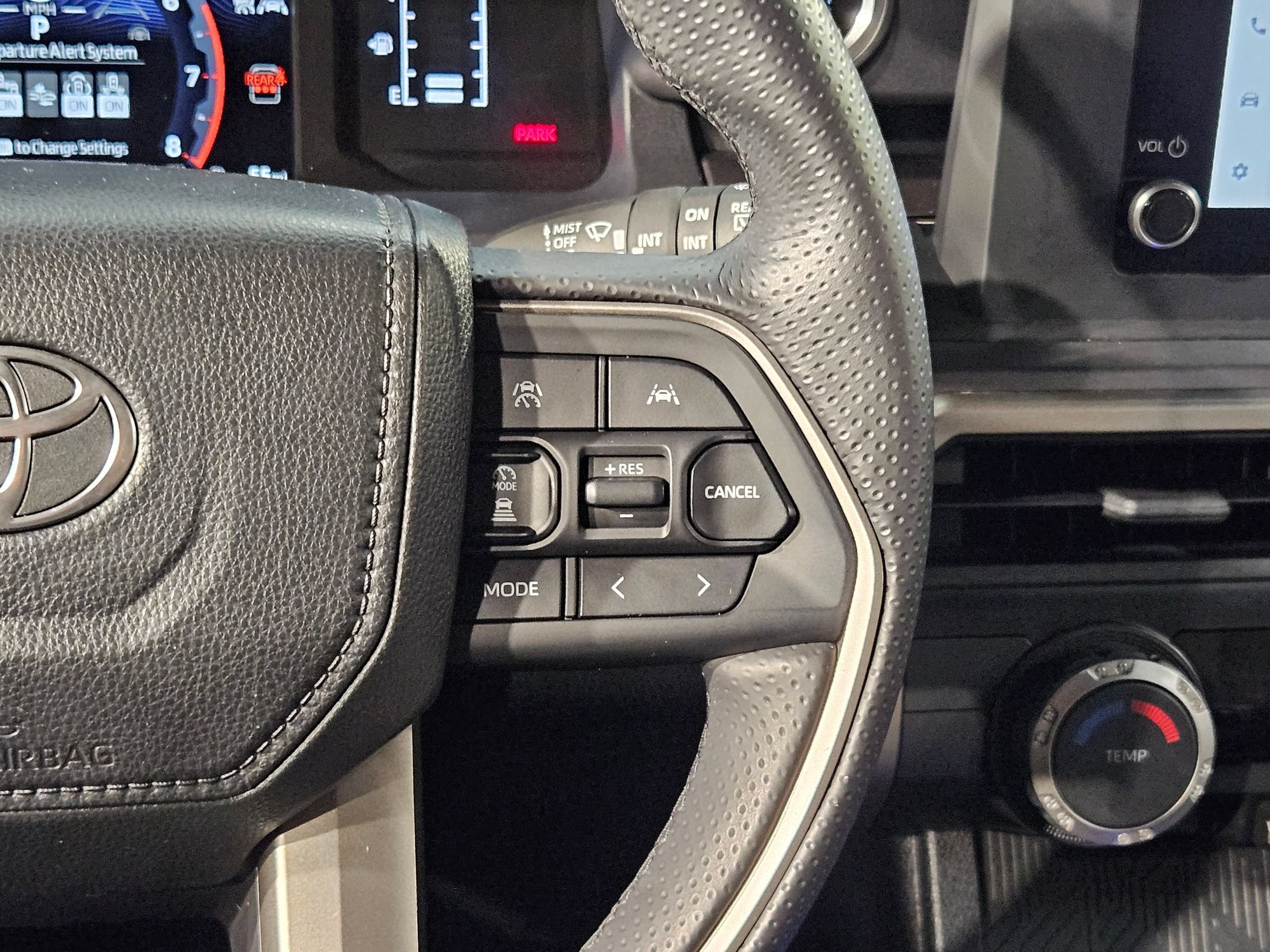 Used 2025 Toyota 4Runner SR5 AWD/4WD image 28