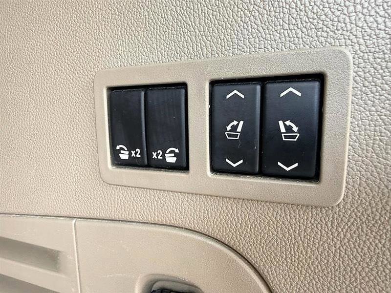 Used 2018 GMC Yukon SLT w/ Premium Edition image 18