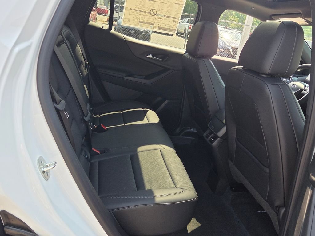New 2026 Chevrolet Equinox LT w/ Convenience Package II AWD/4WD image 12