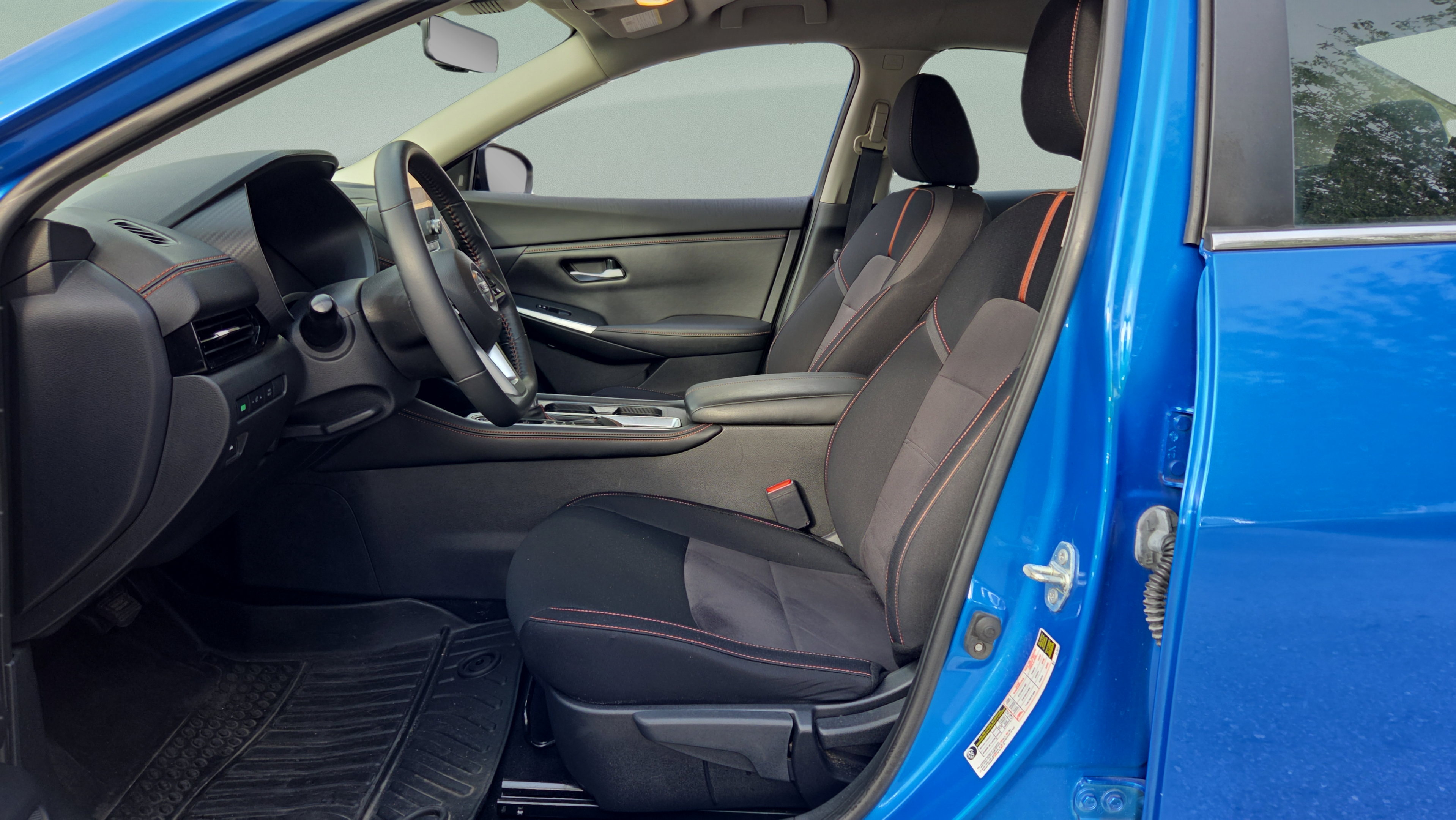 Used 2022 Nissan Sentra SR w/ Lighting Package FWD image 9