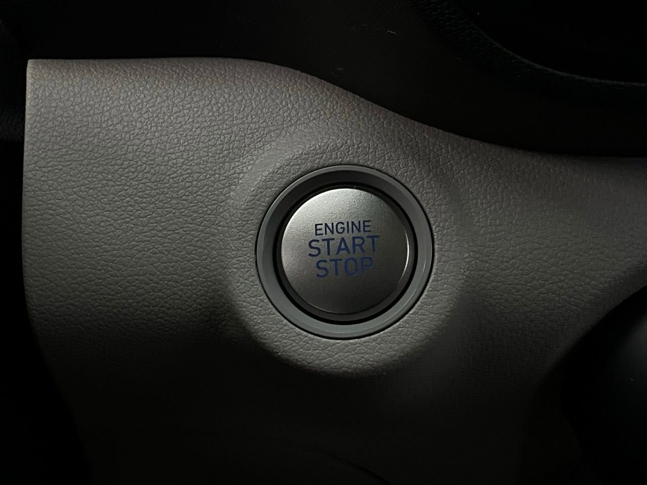 Used 2025 Hyundai Venue SEL image 28