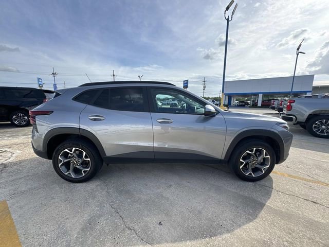 Used 2025 Chevrolet Trax LT w/ LT Convenience Package FWD image 8