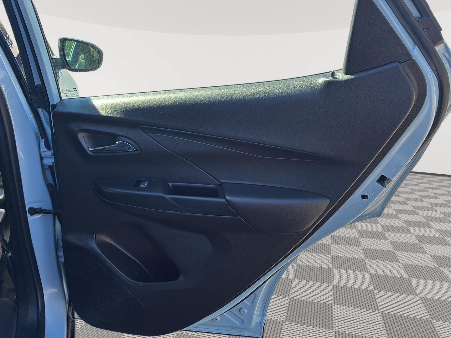 Used 2022 Chevrolet Bolt LT w/ Infotainment Package FWD image 13