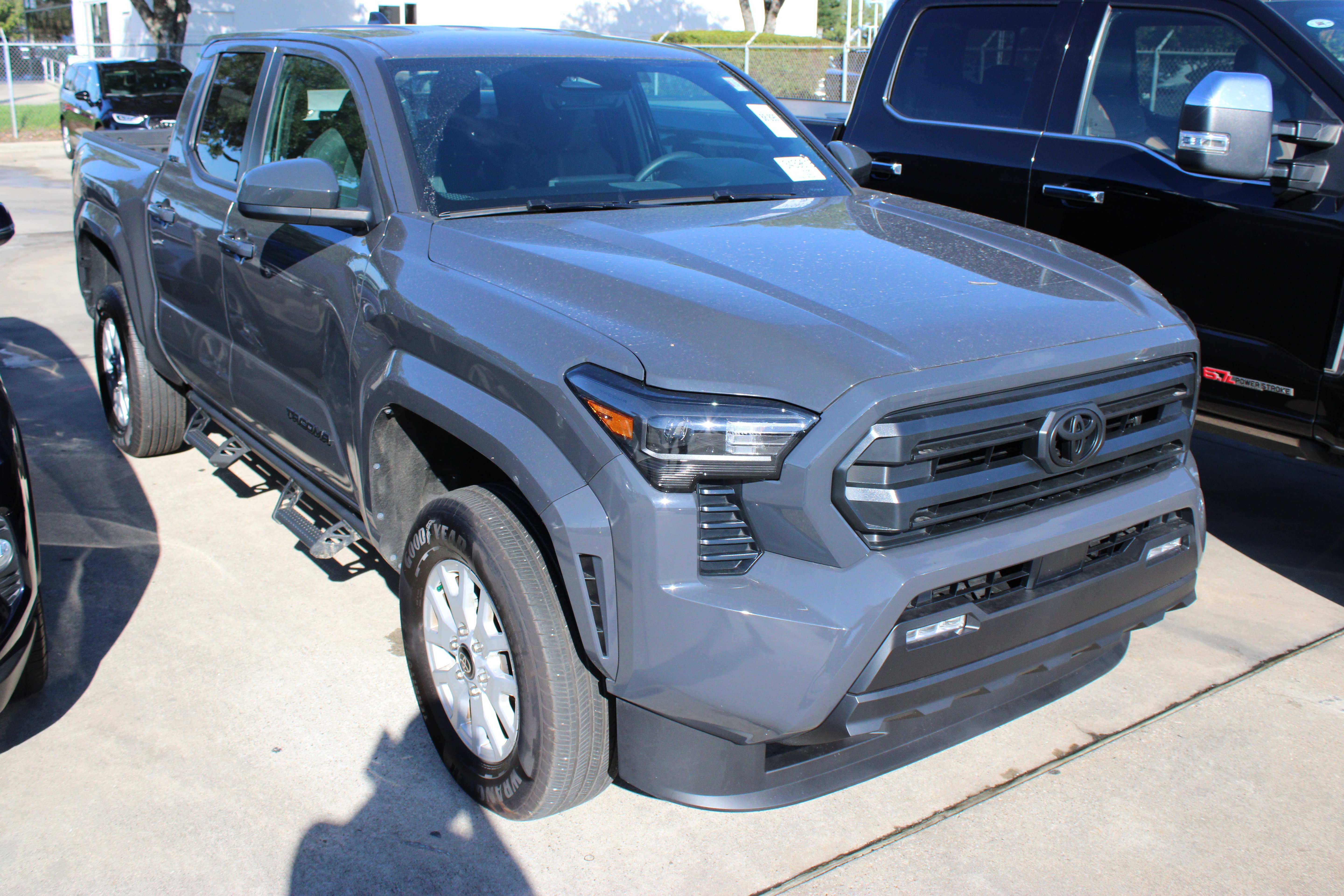 Certified 2025 Toyota Tacoma SR5 AWD/4WD image 2