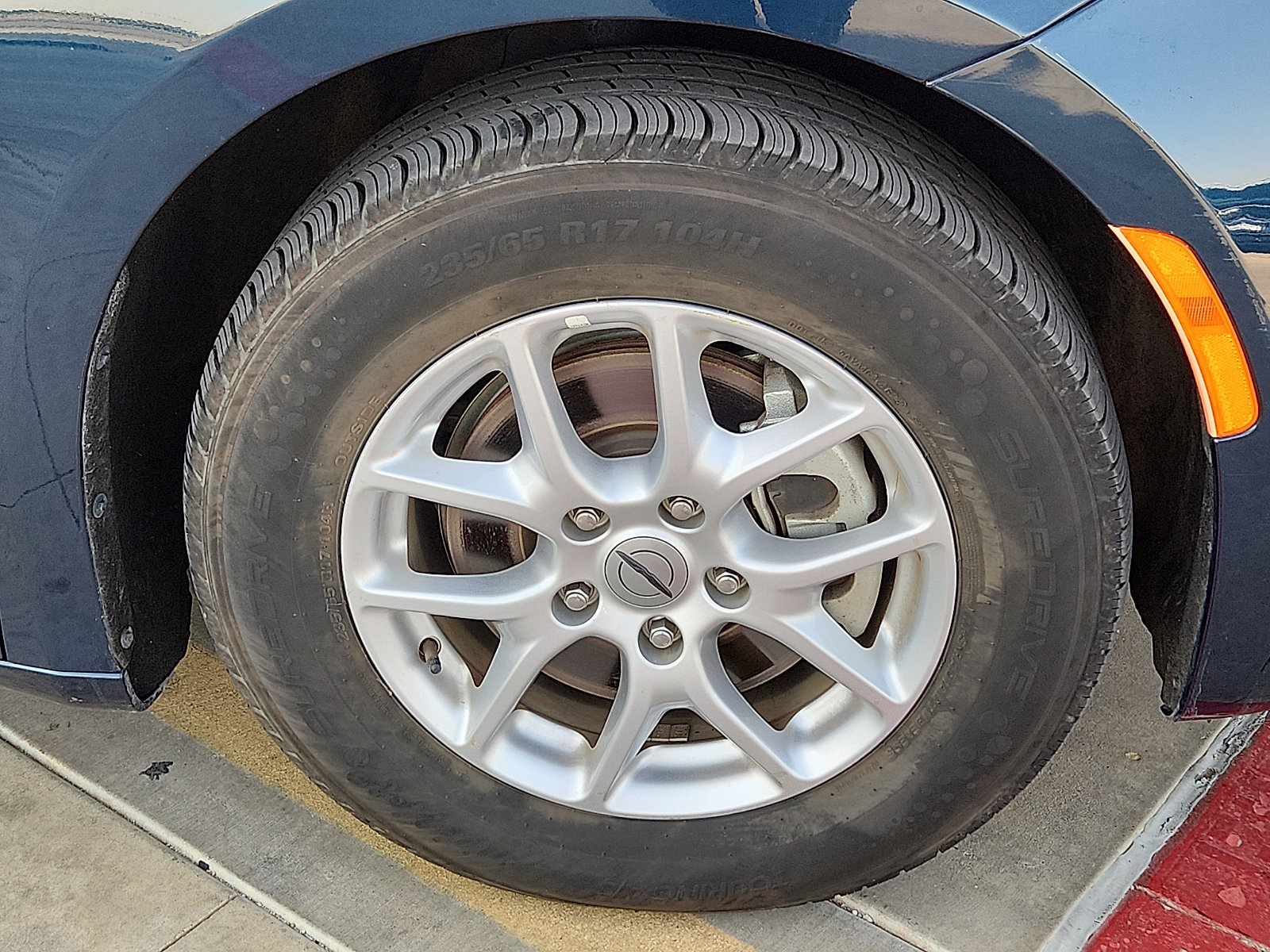 Used 2023 Chrysler Pacifica Touring-L FWD image 7