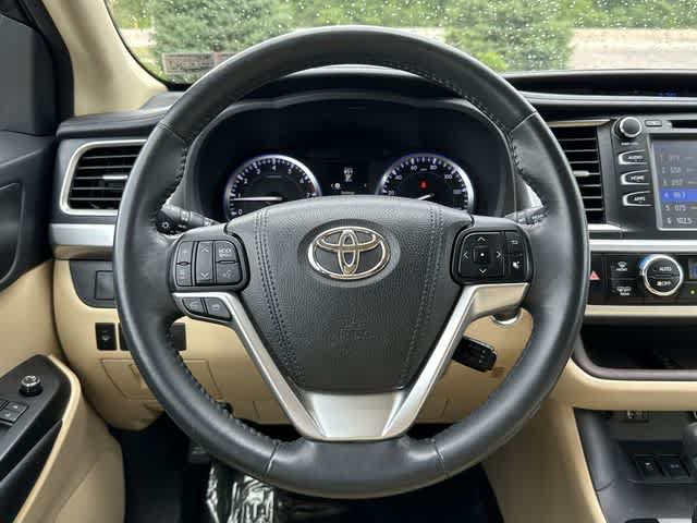 Used 2016 Toyota Highlander XLE AWD/4WD image 8