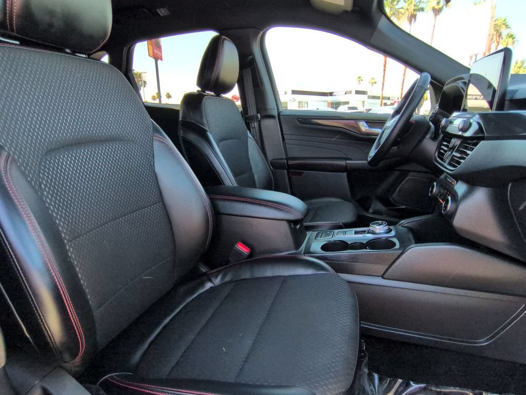 Used 2025 Ford Escape ST-Line FWD image 17