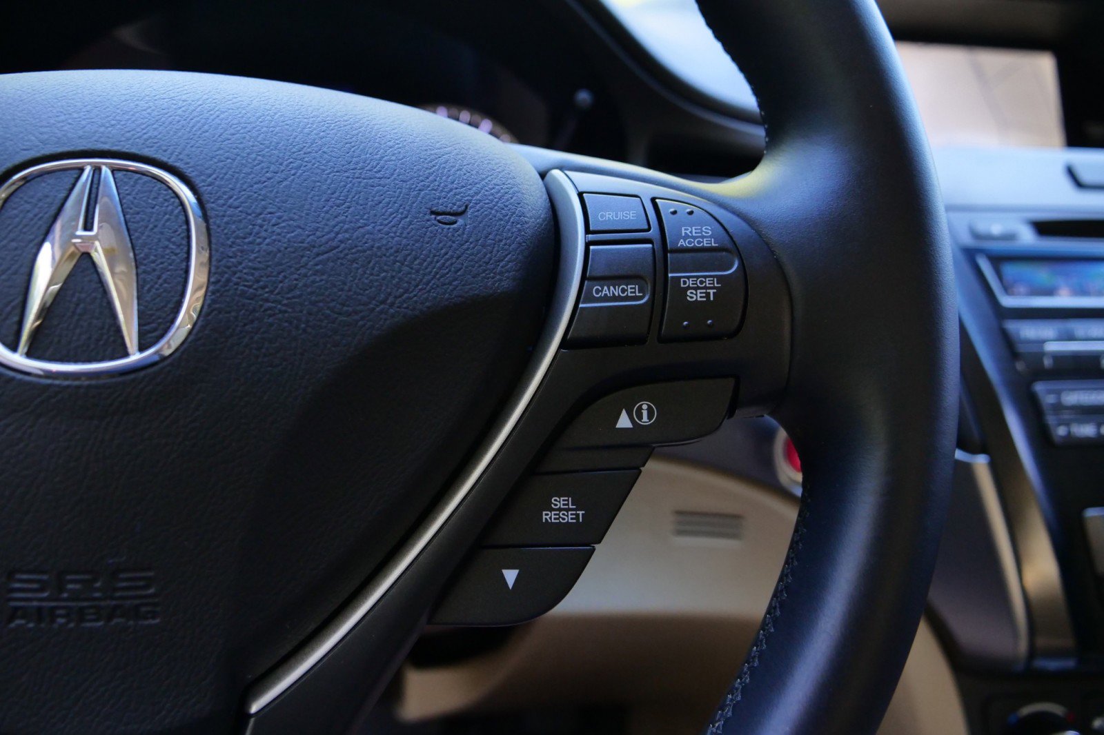 Used 2013 Acura ILX 2.0L / Tech Package / Heated S image 9