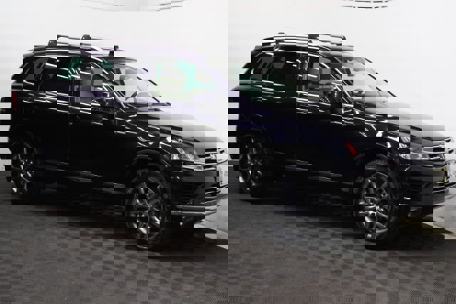 Used 2016 Volkswagen Touareg VR6 image 1