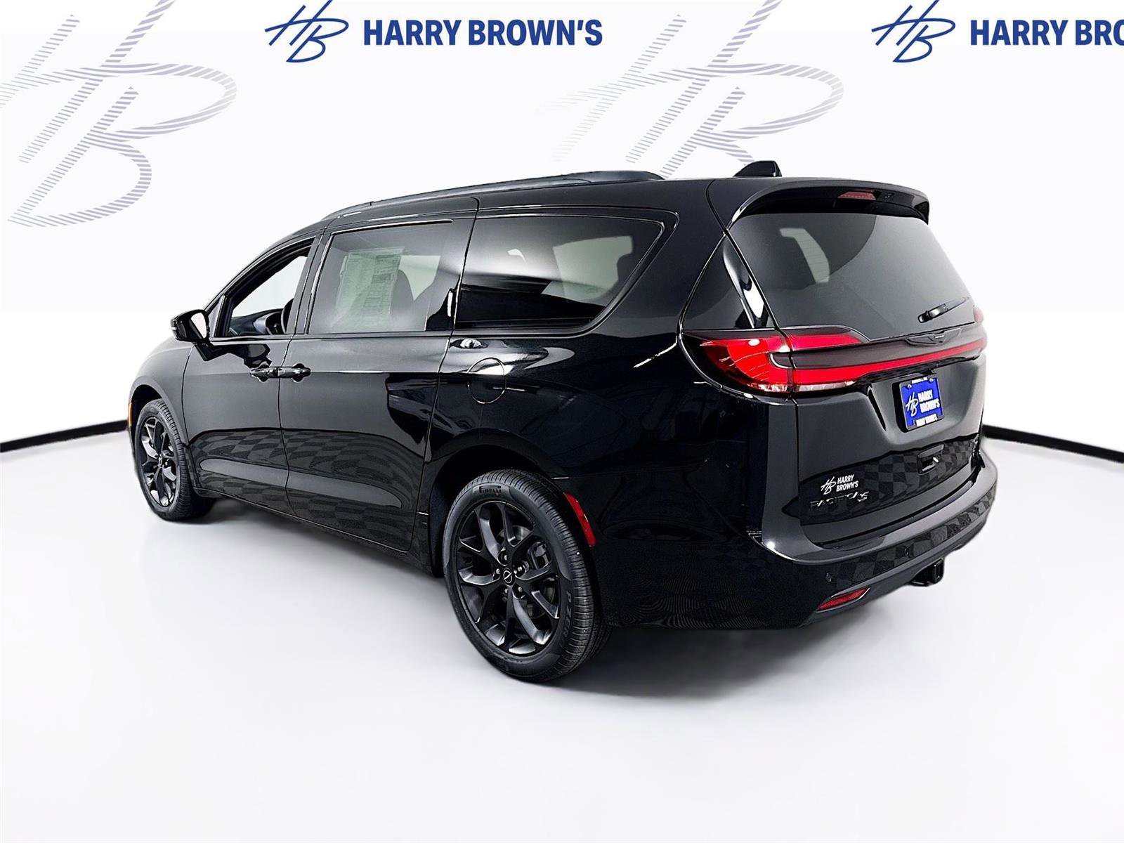 New 2026 Chrysler Pacifica Limited image 32