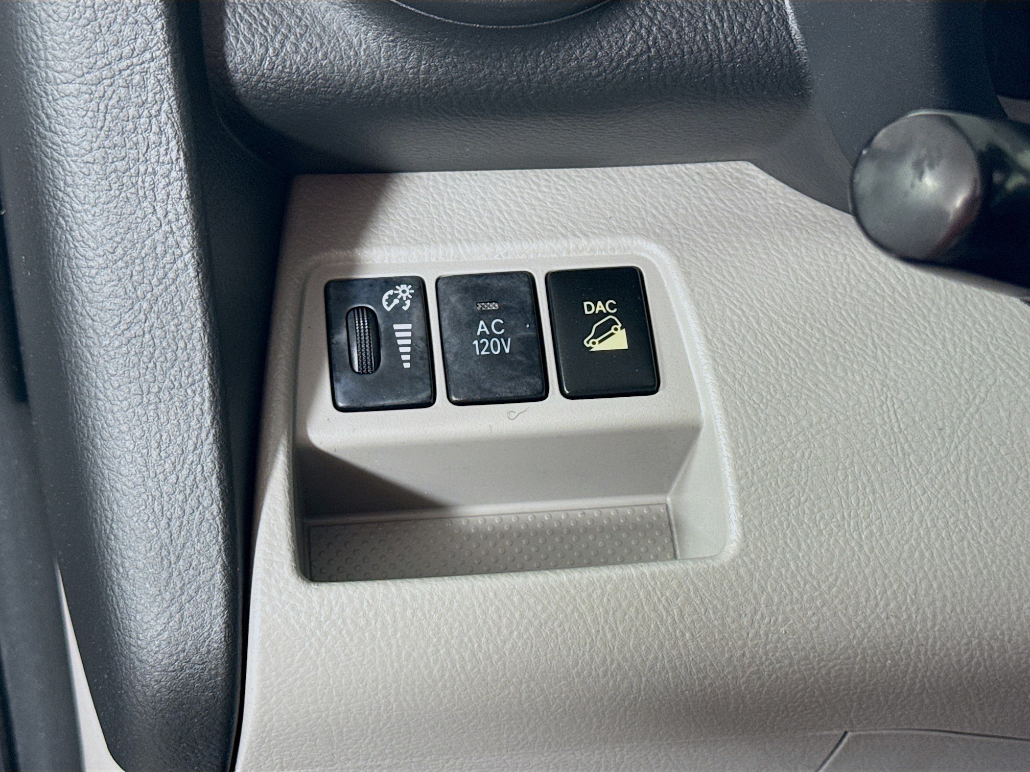 Used 2009 Toyota RAV4 Limited AWD/4WD image 10