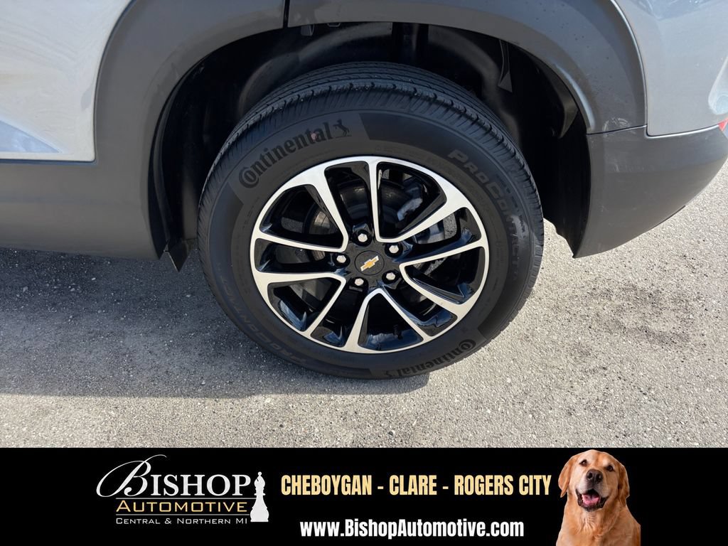 Used 2025 Chevrolet TrailBlazer LT AWD/4WD image 21