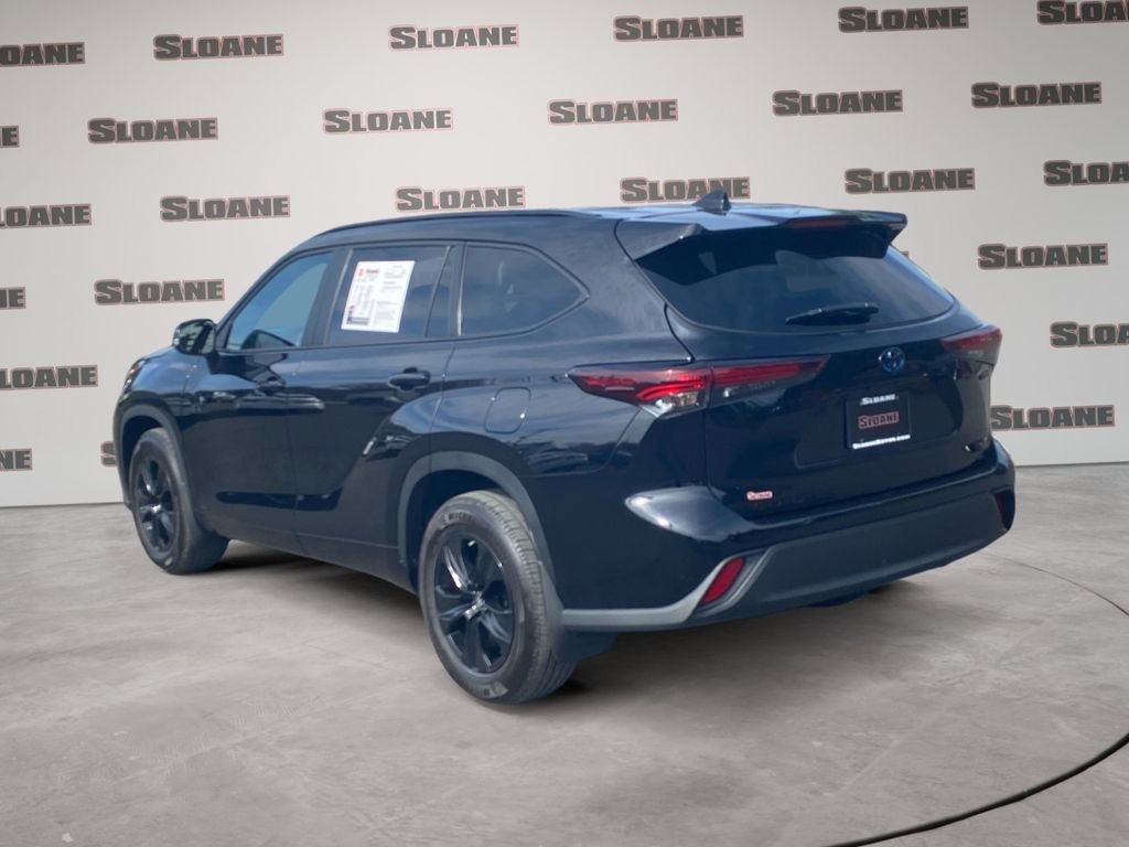 Used 2024 Toyota Highlander XLE image 3