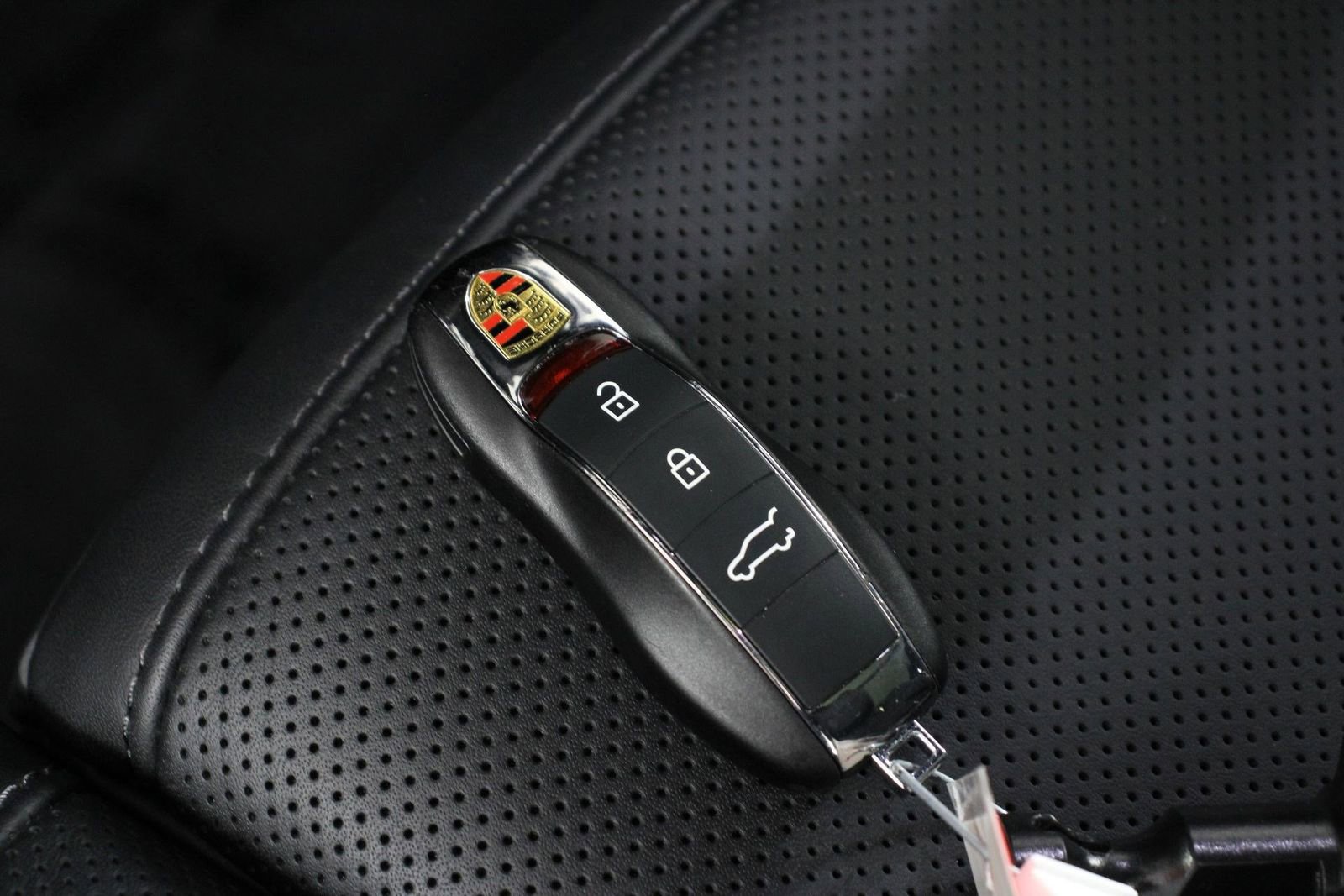 Certified 2025 Porsche Macan image 34