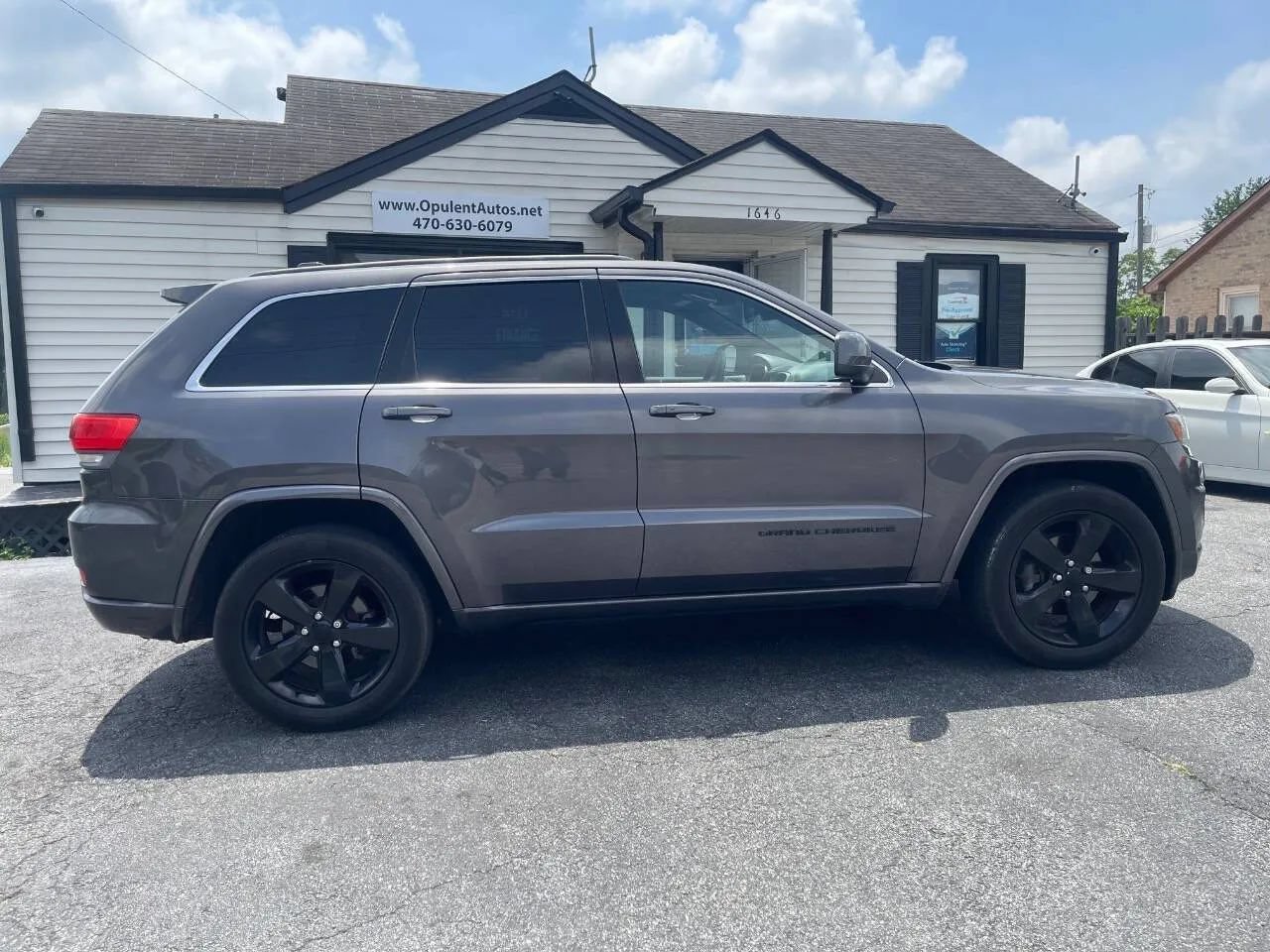 Used 2015 Jeep Grand Cherokee Altitude RWD image 11
