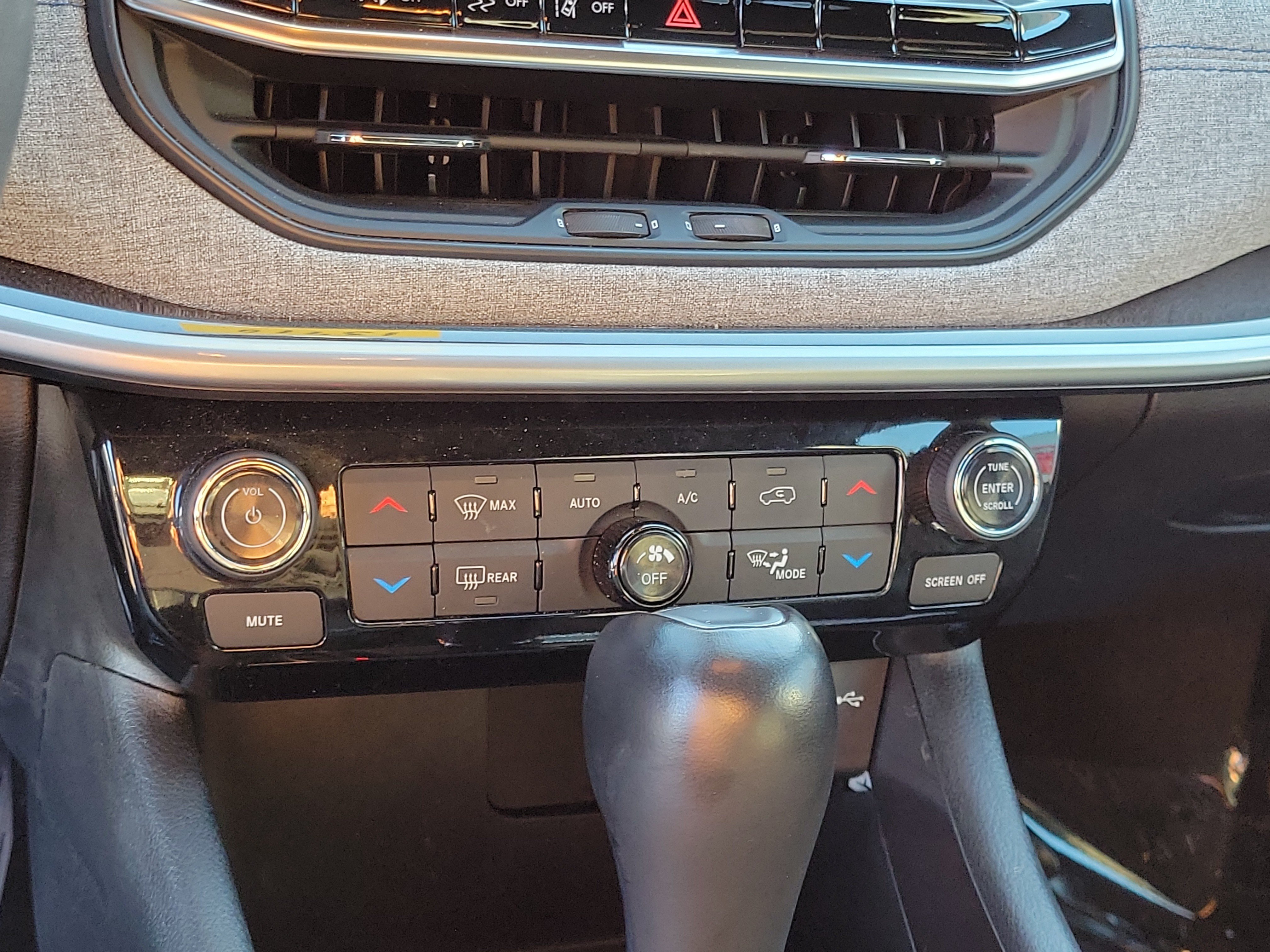 Used 2023 Jeep Compass Latitude w/ Convenience Group AWD/4WD image 27