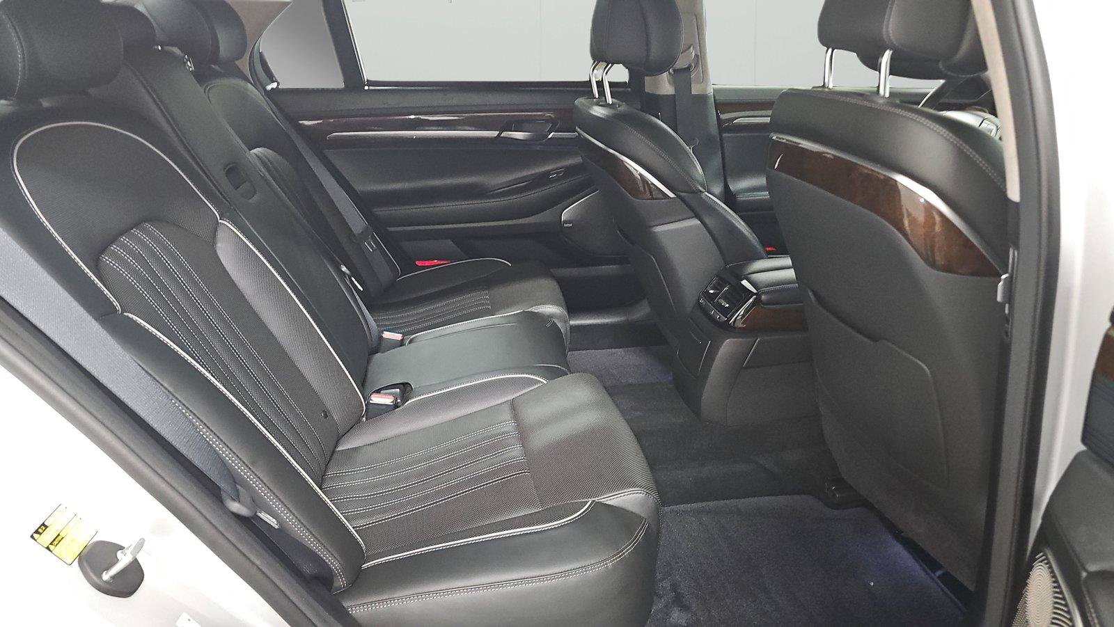 Used 2019 Genesis G90 3.3T Premium RWD image 13