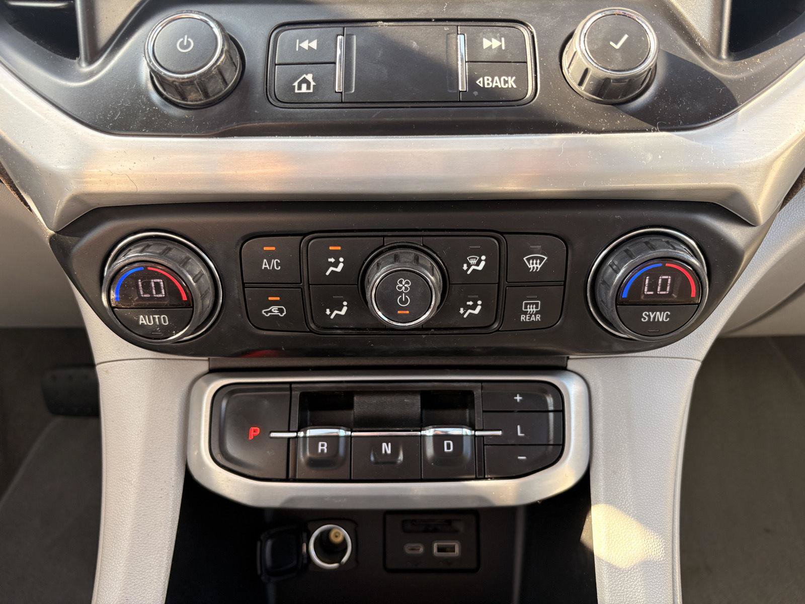 Used 2021 GMC Acadia SLT w/ Premium Package FWD image 37