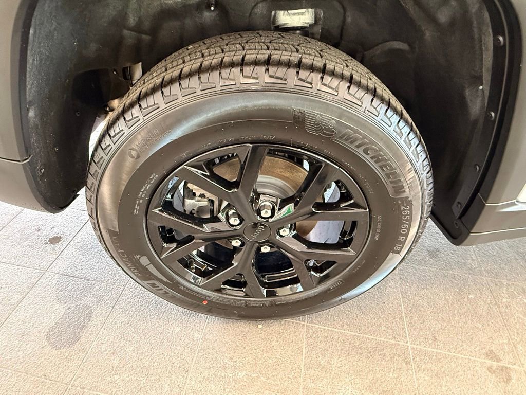 Used 2025 Jeep Grand Cherokee Altitude AWD/4WD image 45