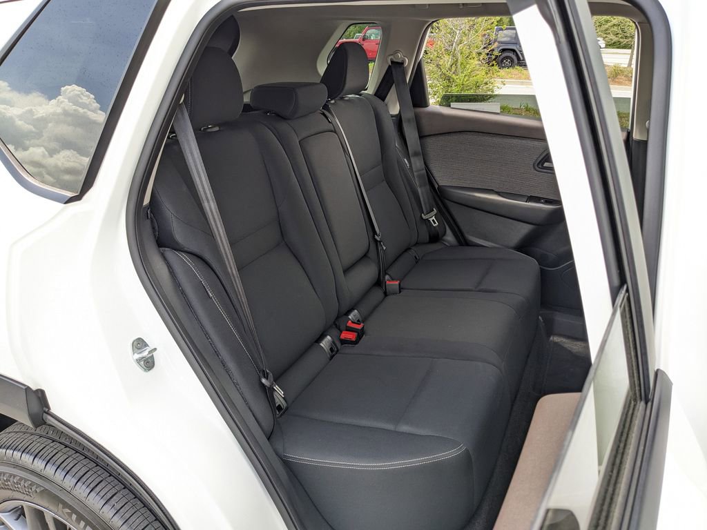 Used 2023 Nissan Rogue S image 41