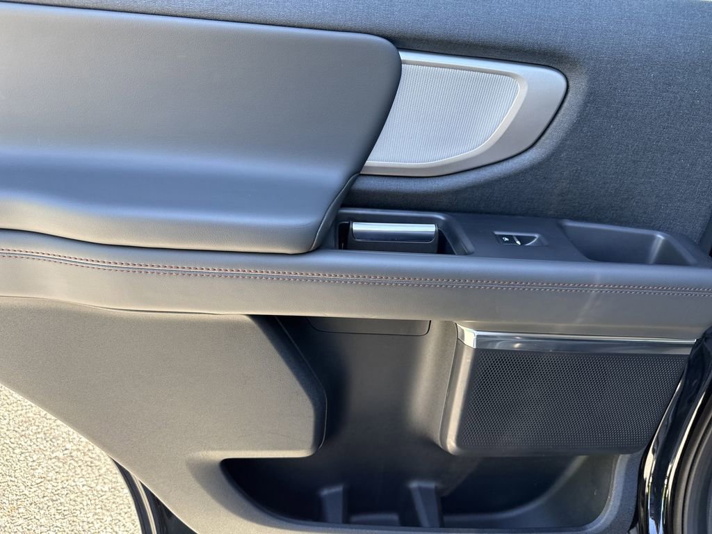 Used 2025 Ford Expedition Active image 21