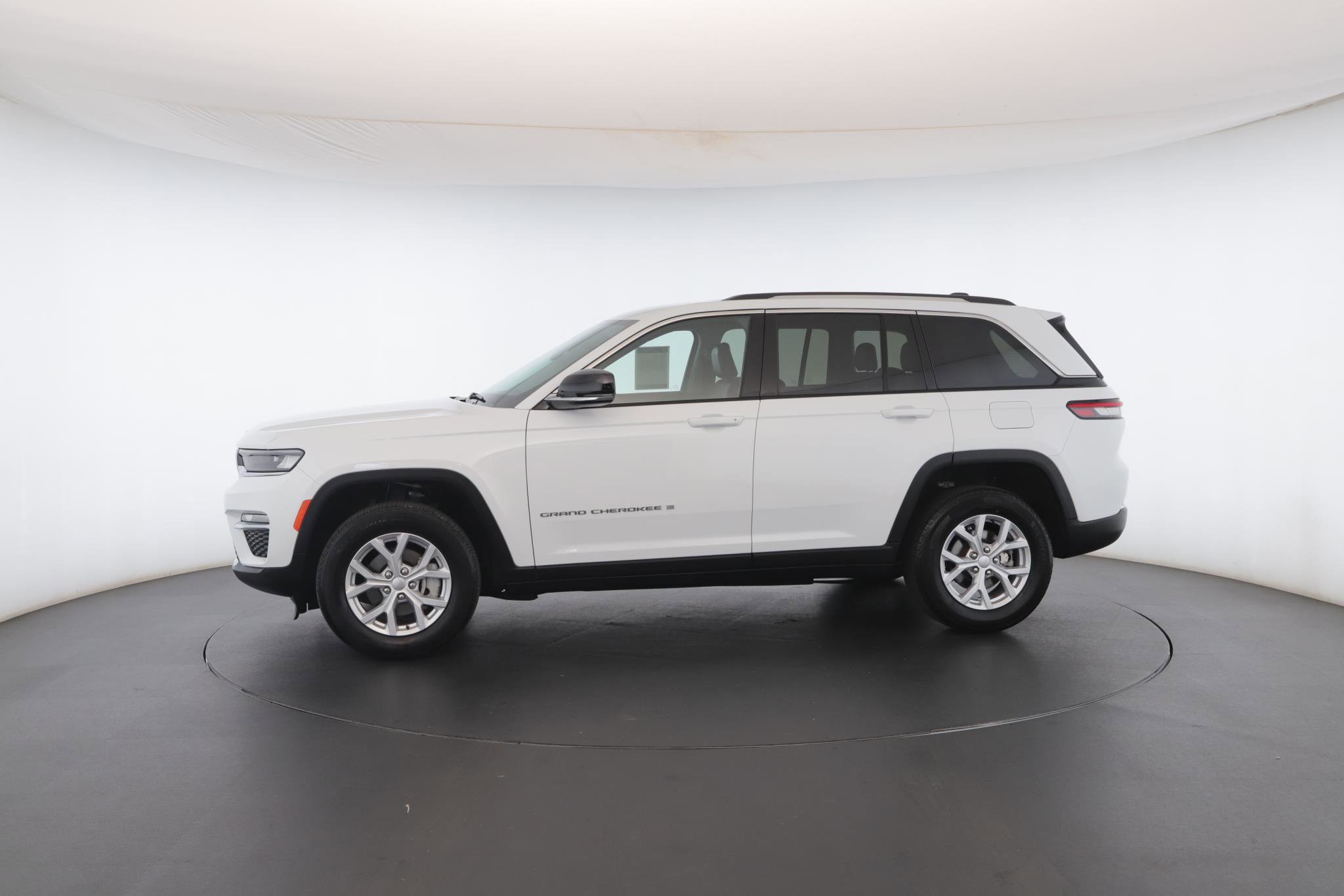 Used 2023 Jeep Grand Cherokee Limited image 40