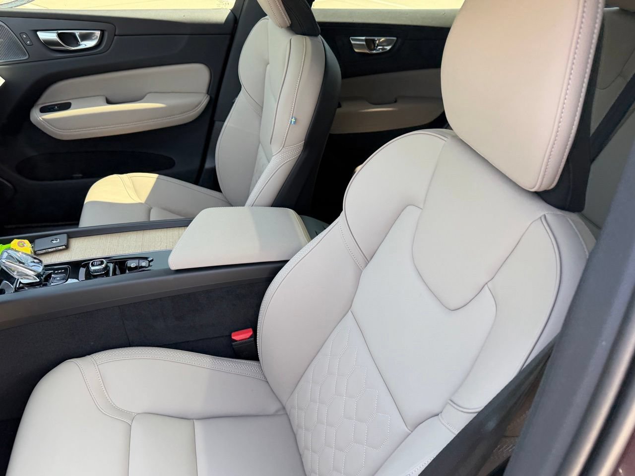 New 2026 Volvo XC60 T8 Plus w/ Protection Package Premier AWD/4WD image 15