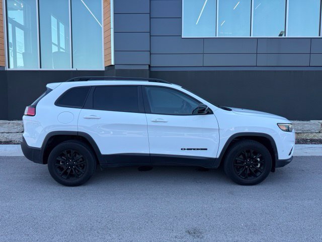 Used 2023 Jeep Cherokee Altitude Lux AWD/4WD image 2