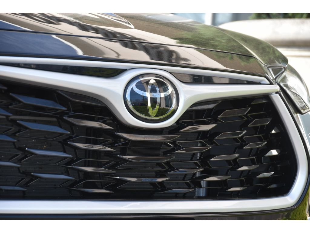 Used 2021 Toyota Highlander XLE image 10