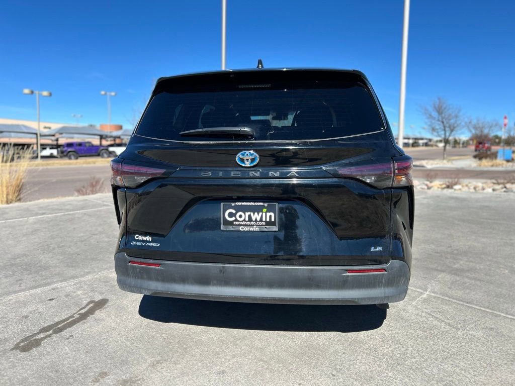 Used 2025 Toyota Sienna LE image 7