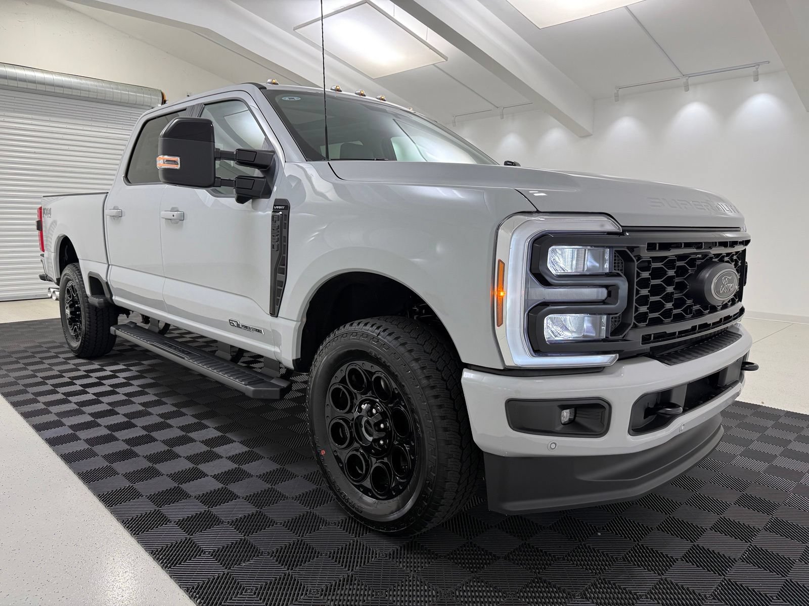 New 2026 Ford F250 Lariat w/ Black Appearance Package AWD/4WD video 1
