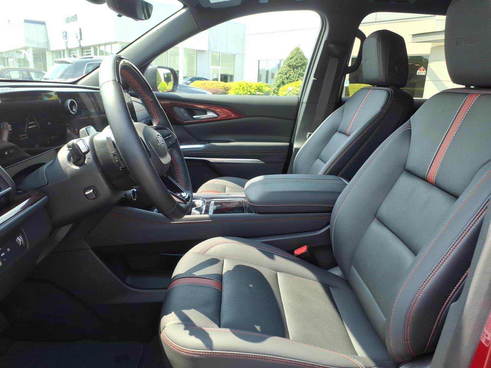 Used 2024 Chevrolet Traverse RS FWD image 18