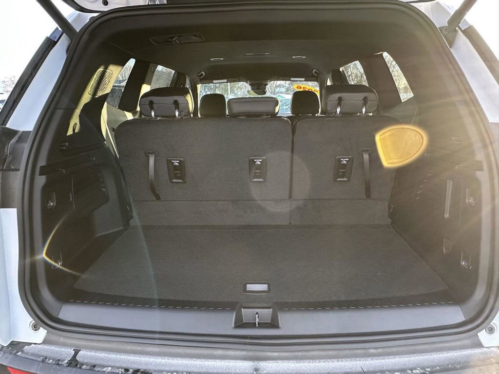 New 2026 GMC Acadia AT4 w/ LPO, Floor Liner Package AWD/4WD image 27