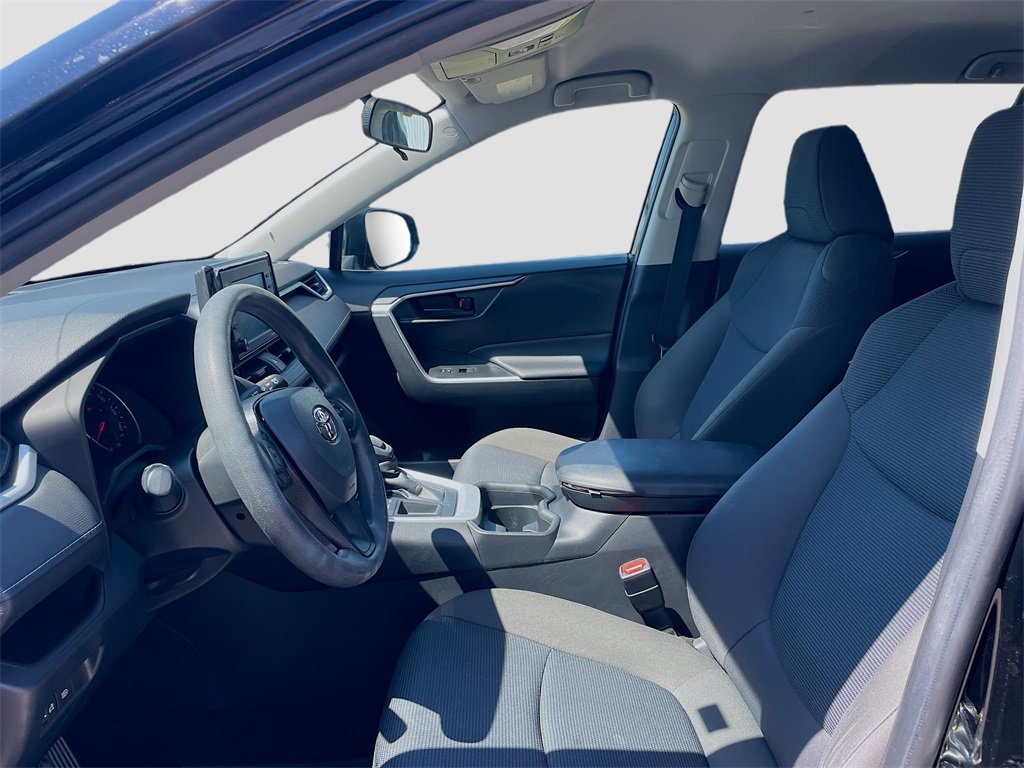 Used 2021 Toyota RAV4 LE image 7