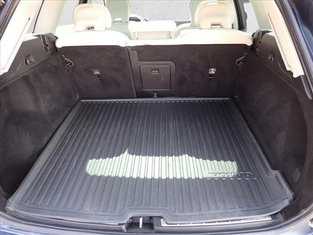 Used 2021 Volvo XC60 T5 Momentum w/ Protection Package Premier image 8