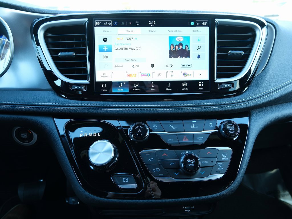 New 2026 Chrysler Pacifica Select image 18