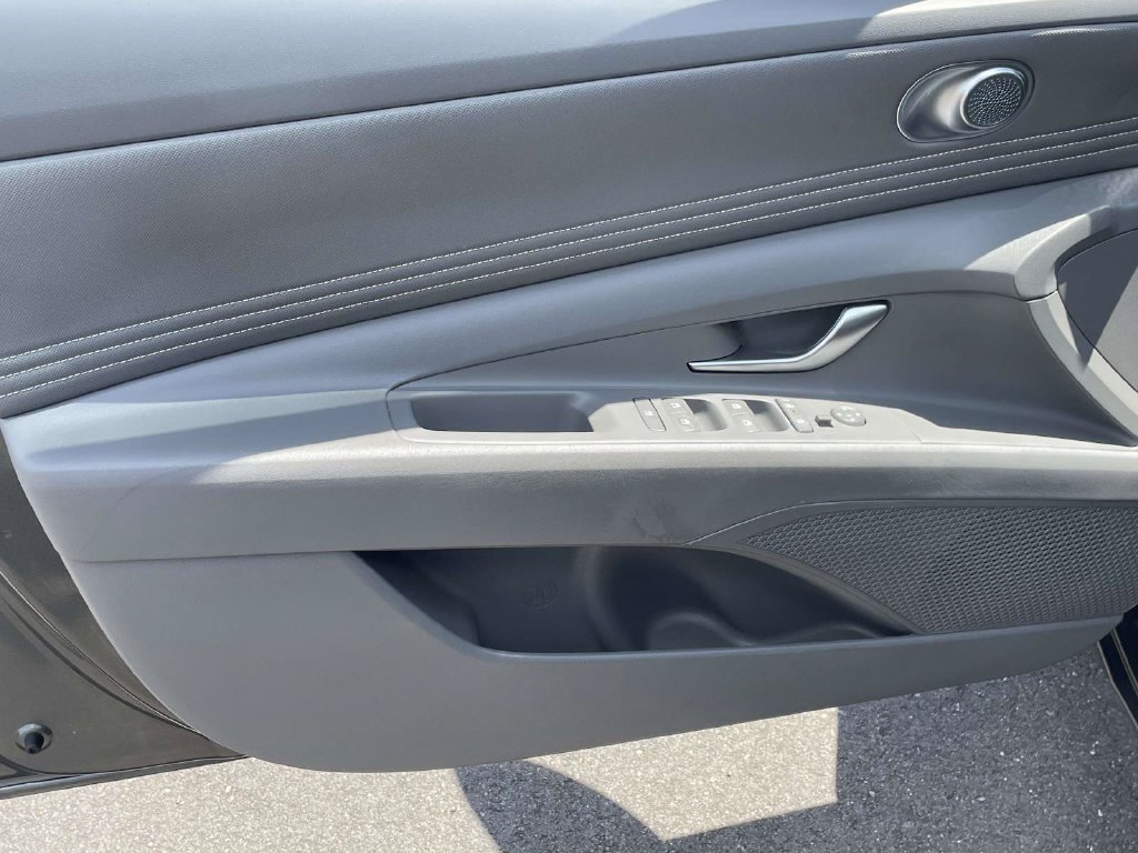 Used 2025 Hyundai Elantra SEL FWD image 12