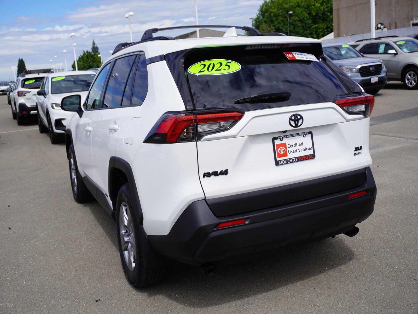 Used 2025 Toyota RAV4 XLE w/ Convenience Package AWD/4WD image 9
