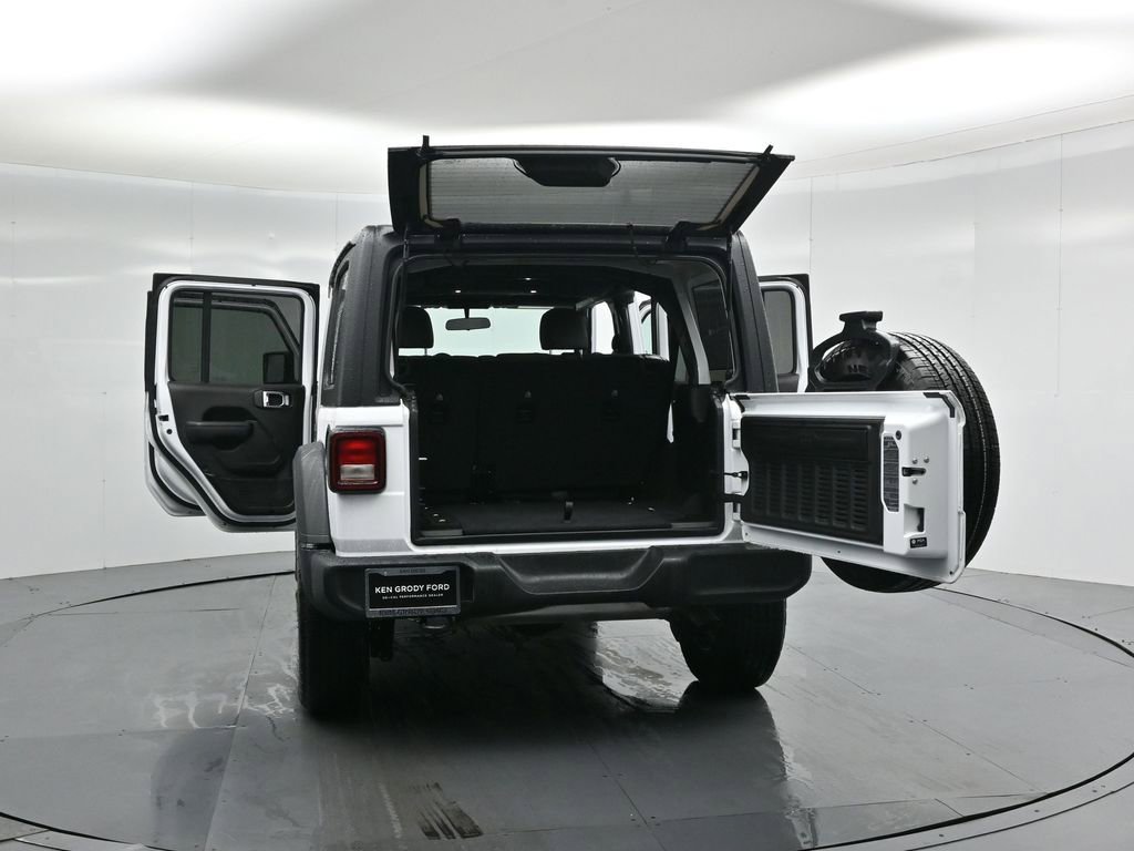 Used 2025 Jeep Wrangler Sport image 31