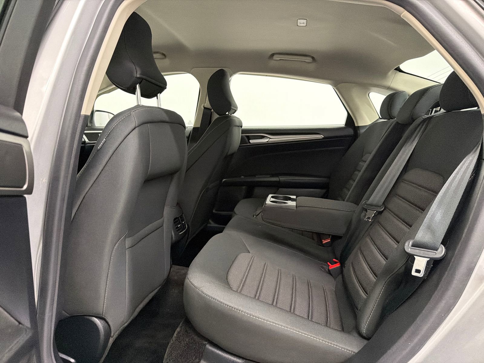 Used 2018 Ford Fusion SE w/ Fusion SE Technology Package FWD image 14