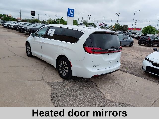 Used 2022 Chrysler Pacifica Touring-L image 7