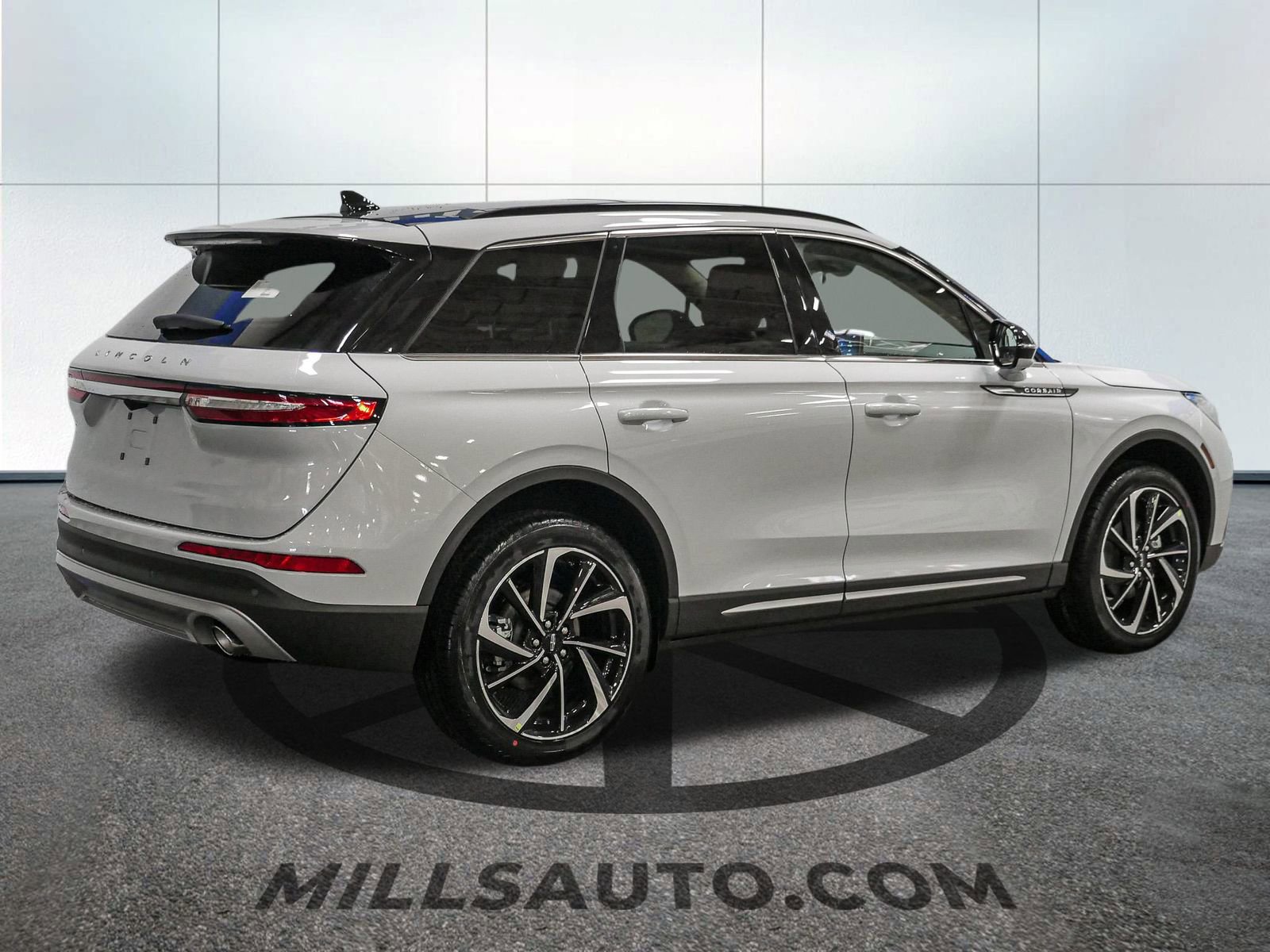 New 2025 Lincoln Corsair Reserve w/ Equipment Group 202A image 8