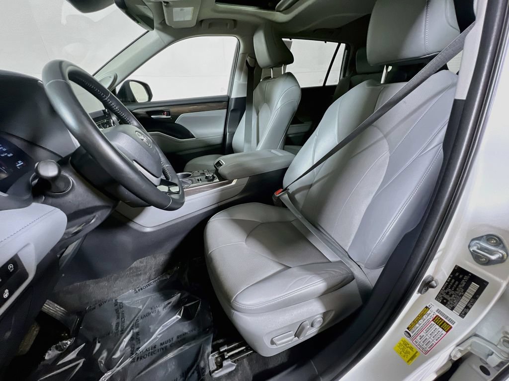 Certified 2023 Toyota Highlander Limited AWD/4WD image 19