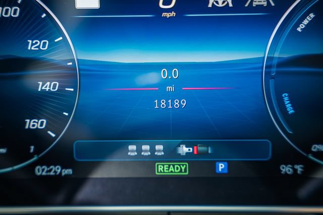 Used 2025 Mercedes-Benz GLC 350e 4MATIC image 46